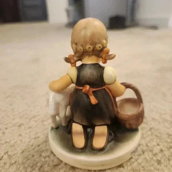 MJ Hummel 2001 Retirement Exclusive Girl Sheep Limited Edition Figure 36113 5" - Picture 3 of 6